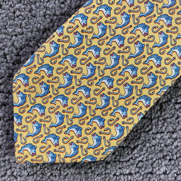 Vineyard Vines Necktie Tie Fish Hook Fishing Print Silk Made in the USA - Picture 2 of 7